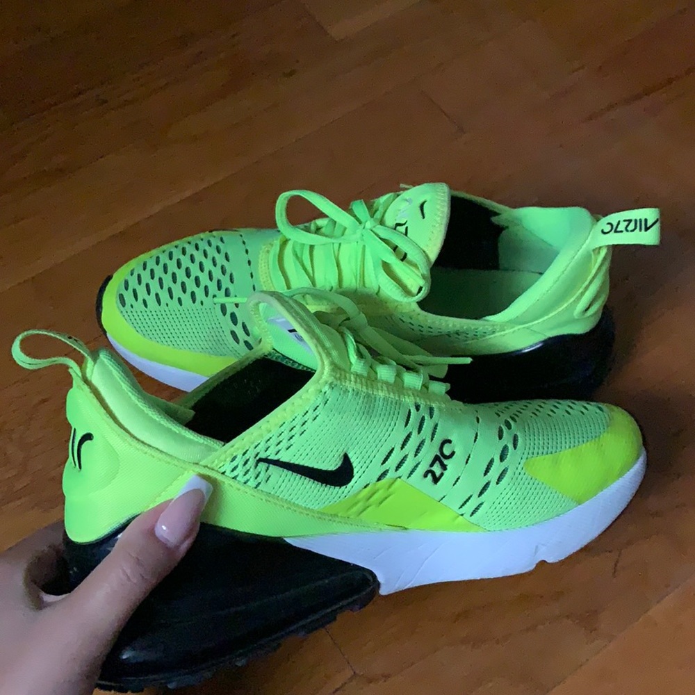 NIKE AIR MAX 270